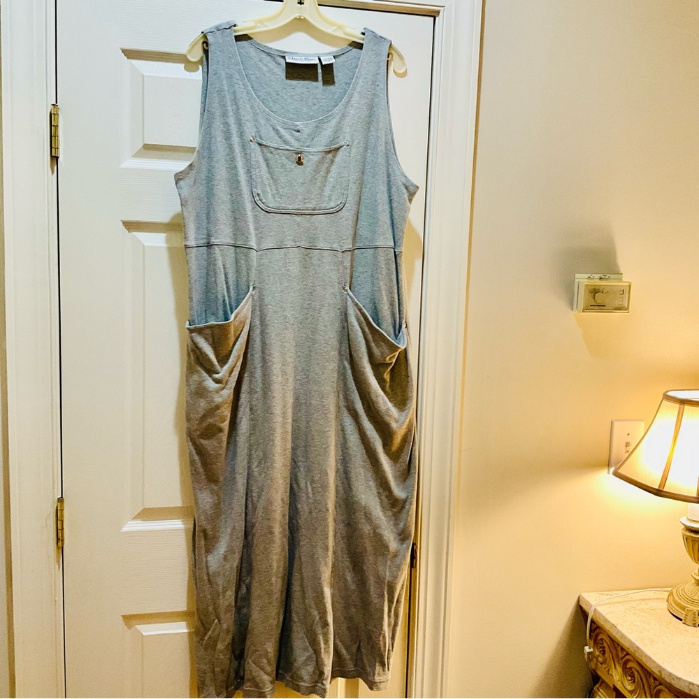 Casual Gray Sleeveless Midi Dress with Scoop Neck